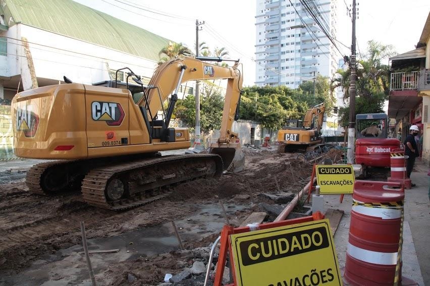 Obras do VLT interditam rua em Santos neste final de semana