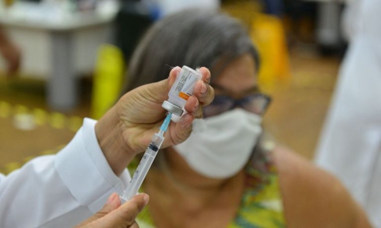Peruíbe abre agendamento para vacinação contra a covid-19 para público 18+