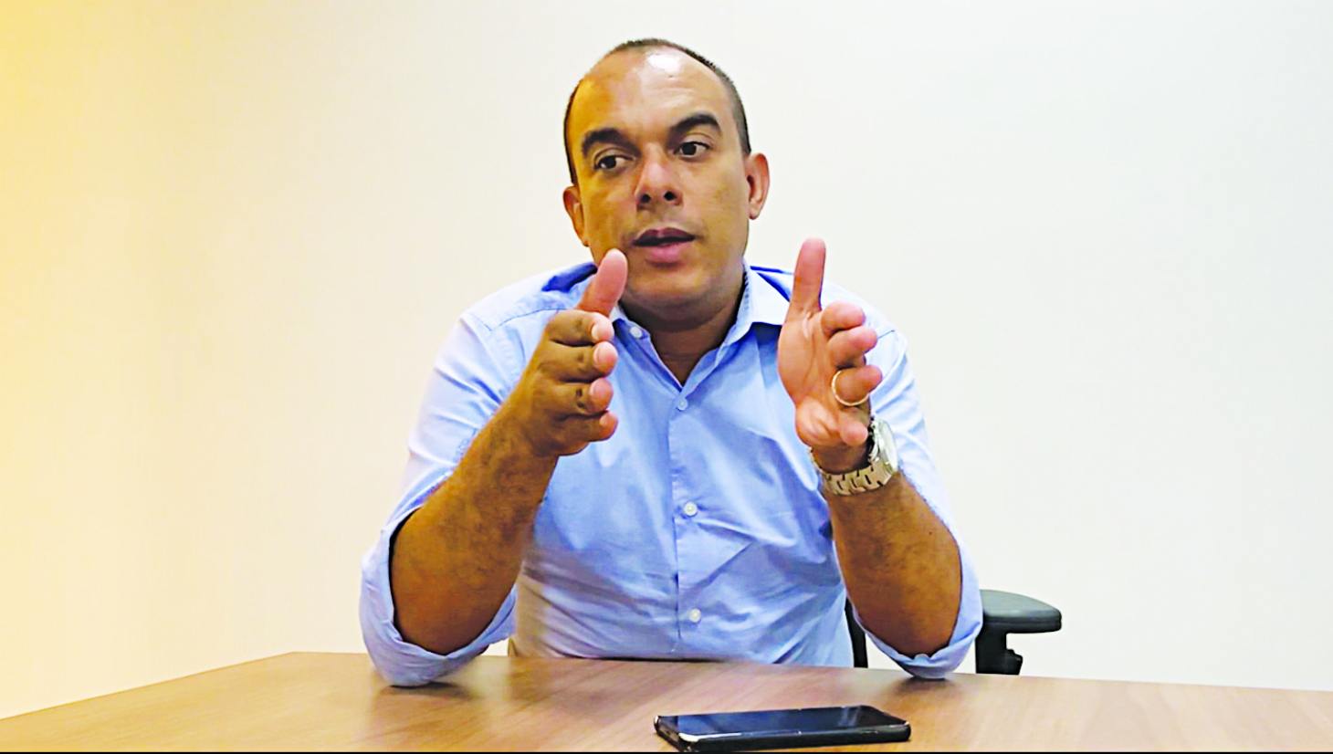 Adilson Júnior vota contra o próprio parecer