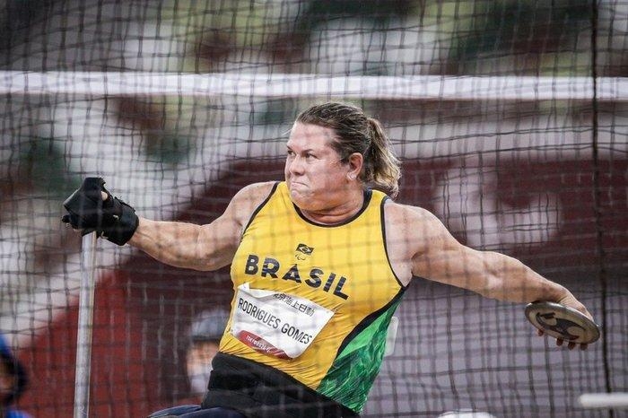 Santista Beth Gomes brilha e conquista ouro no lançamento de disco na Paralimpíada | Jornal da Orla