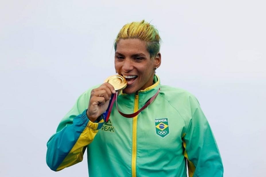 Ana Marcela Cunha é campeã olímpica na maratona aquática | Jornal da Orla