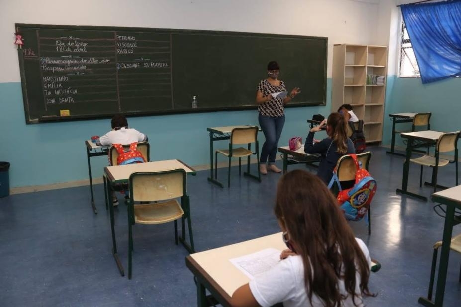 Projeto de Lei em Santos propõe busca domiciliar de alunos faltosos ou que abandonaram a escola | Jornal da Orla