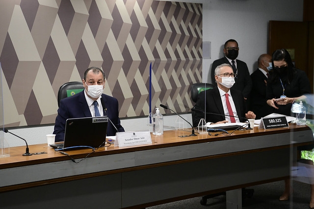 Renan anuncia inclusão de 9 investigados na CPI, incluindo Onyx e Osmar Terra