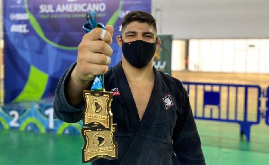 Lutador de jiu-jitsu de Santos vence Sul-Americano em duas categorias | Jornal da Orla