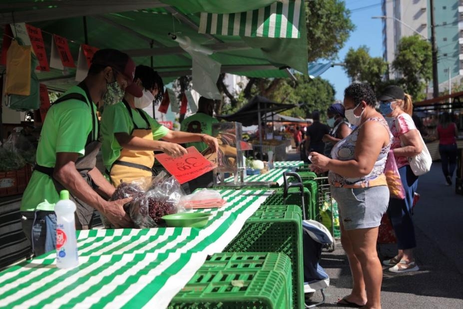 Mudança de local da feira para obras do VLT altera trânsito no Macuco