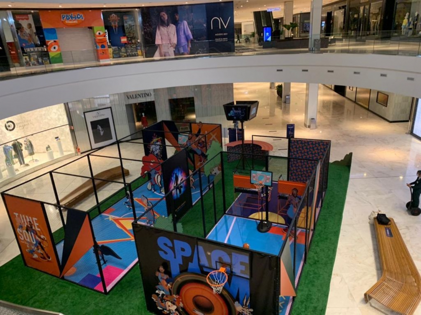 Space Jam vira atração no Shopping Parque Balneário