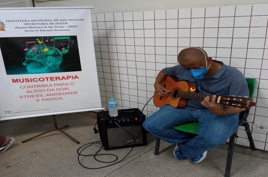 Projeto de musicoterapia é realizado no Hospital Municipal de São Vicente | Jornal da Orla