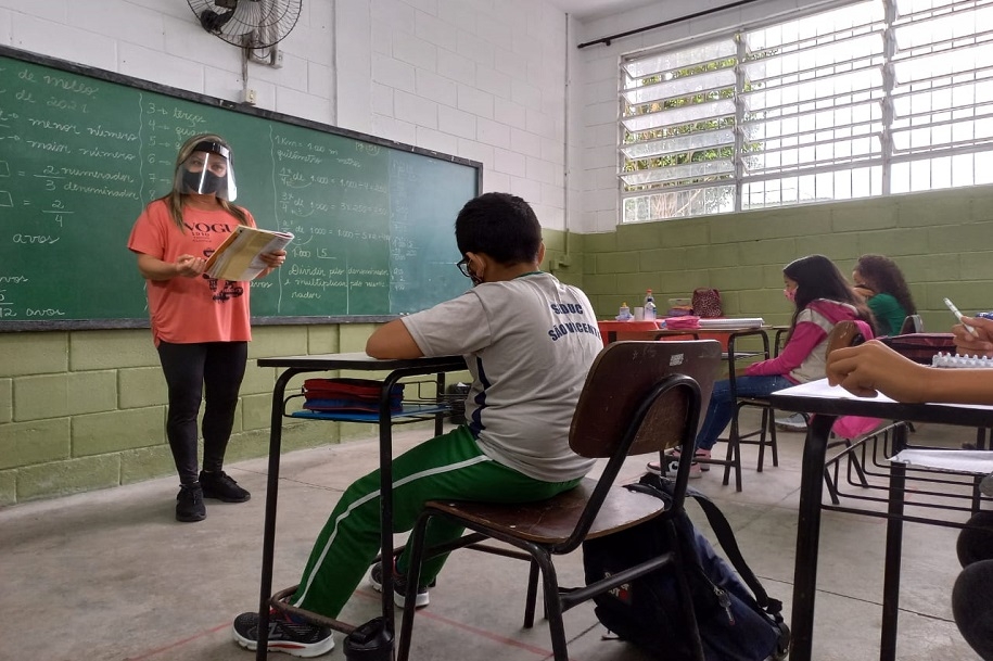 Escolas de ensino fundamental voltam às aulas presenciais em São Vicente