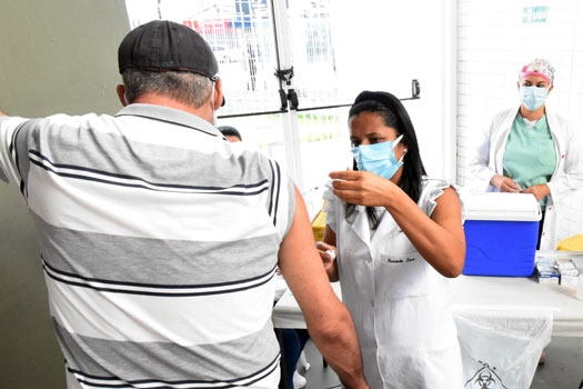Pessoas acima de 60 anos já podem tomar a terceira dose contra a covid-19 em PG