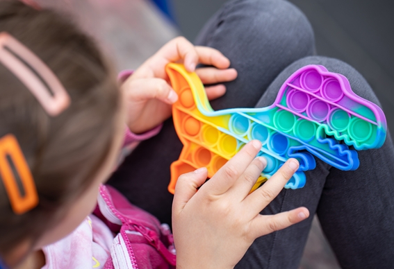 Oficina de Pop Its e Fidget Toys animará Dia das Crianças em Santos